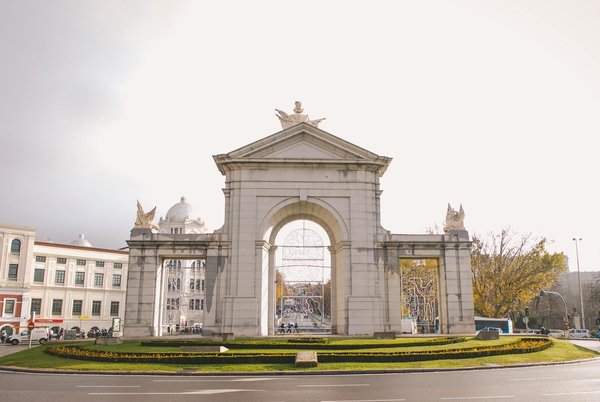 Les Essentiels Incontournables pour une Garde-Robe Estivale : Votre Guide Ultime !